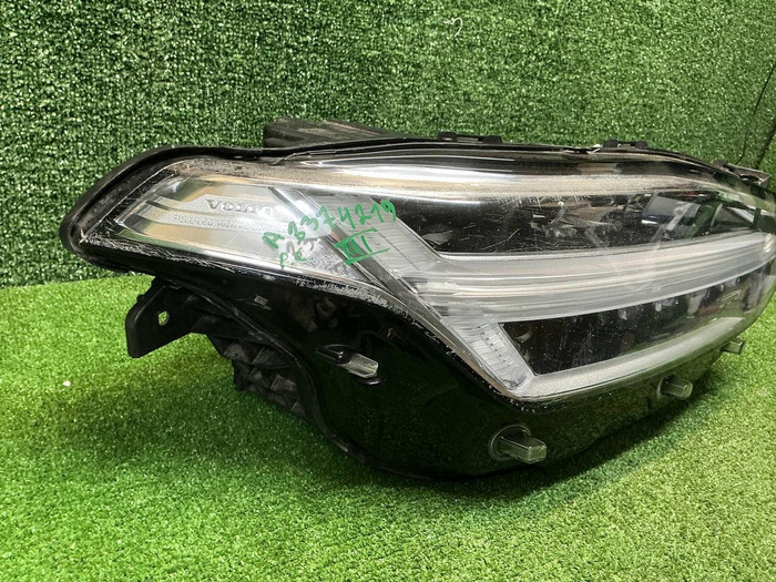 Фара правая Volvo XC90 2 (2014-2019) LED