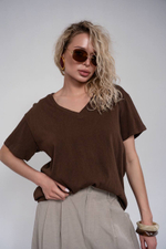 Футболка из легкой ткани с гипюровыми вставками на спине