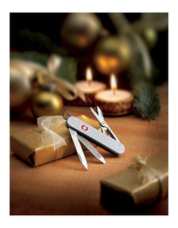 Нож-брелок VICTORINOX Classic Alox, 58 мм, 5 функций, алюминиевая рукоять, серебристый (0.6221.26)