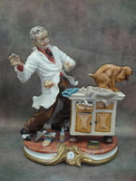 Статуэтка. Фарфор. Ветеринар. Capodimonte. Италия