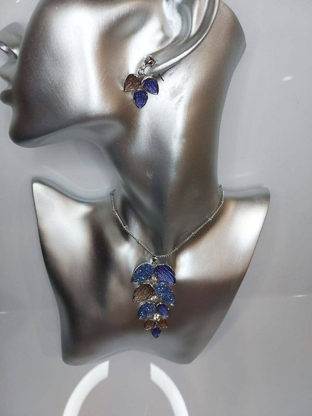 Набор бижутерии "Голубая гроза", колье и серьги, регулируемая длина, синие