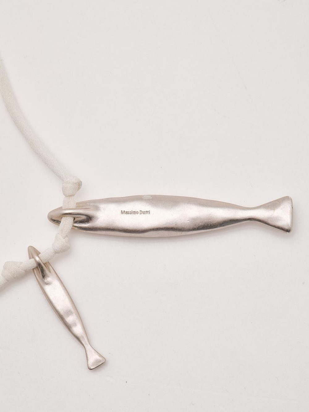 Massimo Dutti Ожерелье-шнурок из шелка с подвеской «Рыба», серебряный