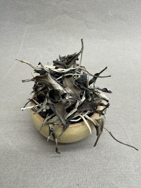 Белый чай со старых деревьев деревни Као Бо