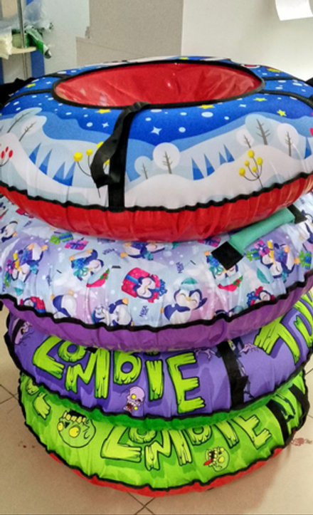 Разнообразие игрушек и товаров для развлечения