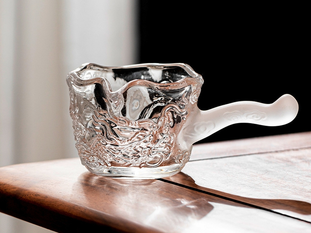 Сливник с боковой ручкой