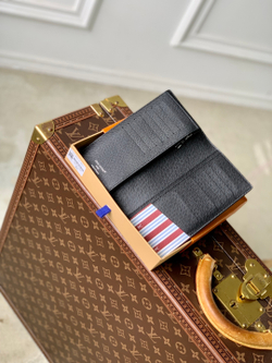 Louis Vuitton Brazza Wallet