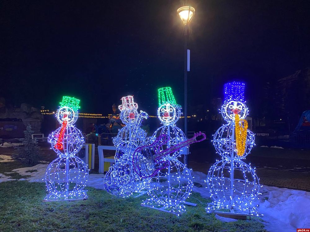 новогодние снеговики уличные светодиодные фигуры