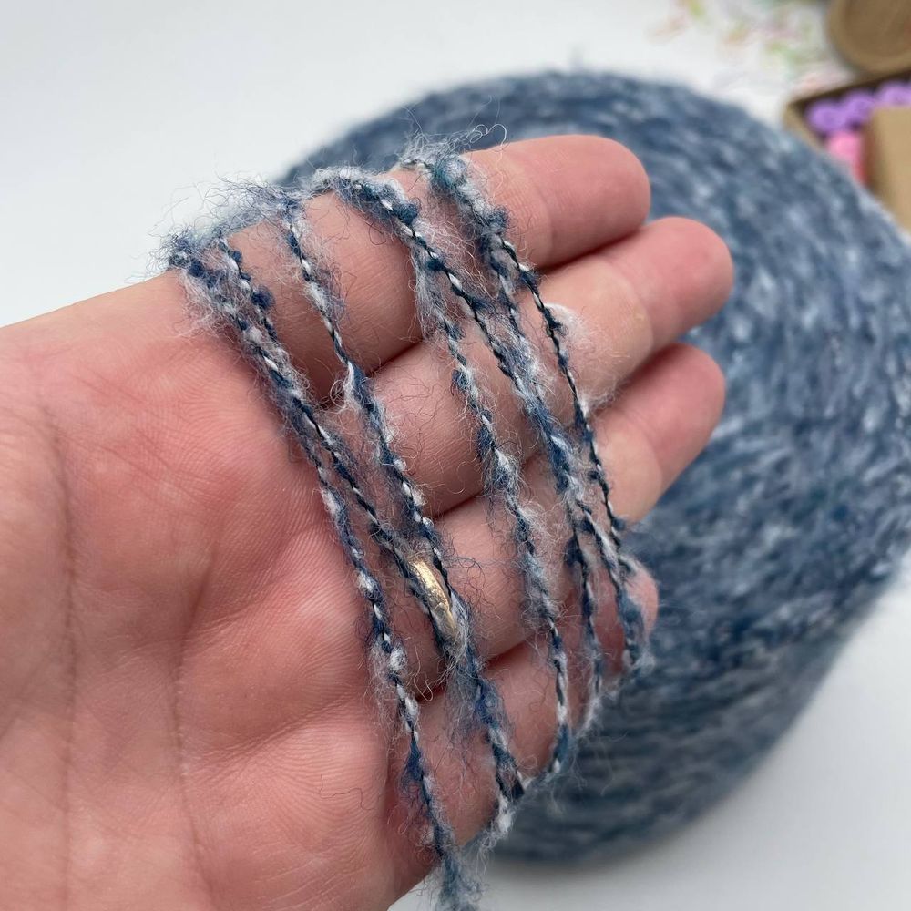 LAGOPOLANE 28% вспушенный меринос 42% полиамид 30% полиакрил