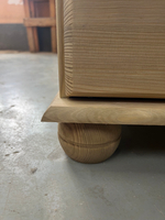 Шкаф витрина Бритта трехдверный лак