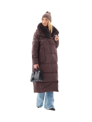Длинный шоколадный пуховик с мехом песца