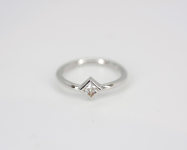 Artemida with natural stone