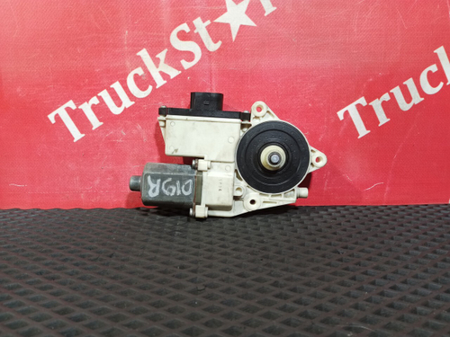 Моторчик стеклоподъемника правый