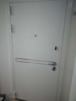 Входная металлическая дверь Лабиринт Лайн WHITE 06 (Белые входные двери) - Cандал белый