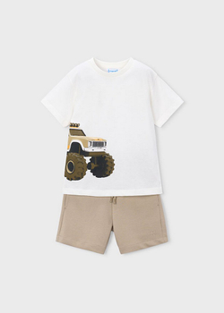 футболка с шортами