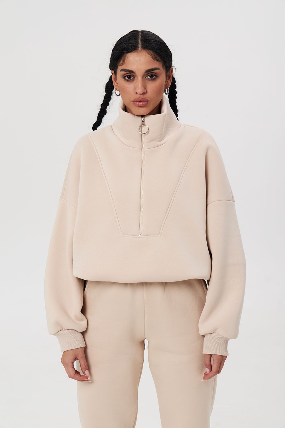 Утепленная олимпийка на молнии из премиум футера цвета беж