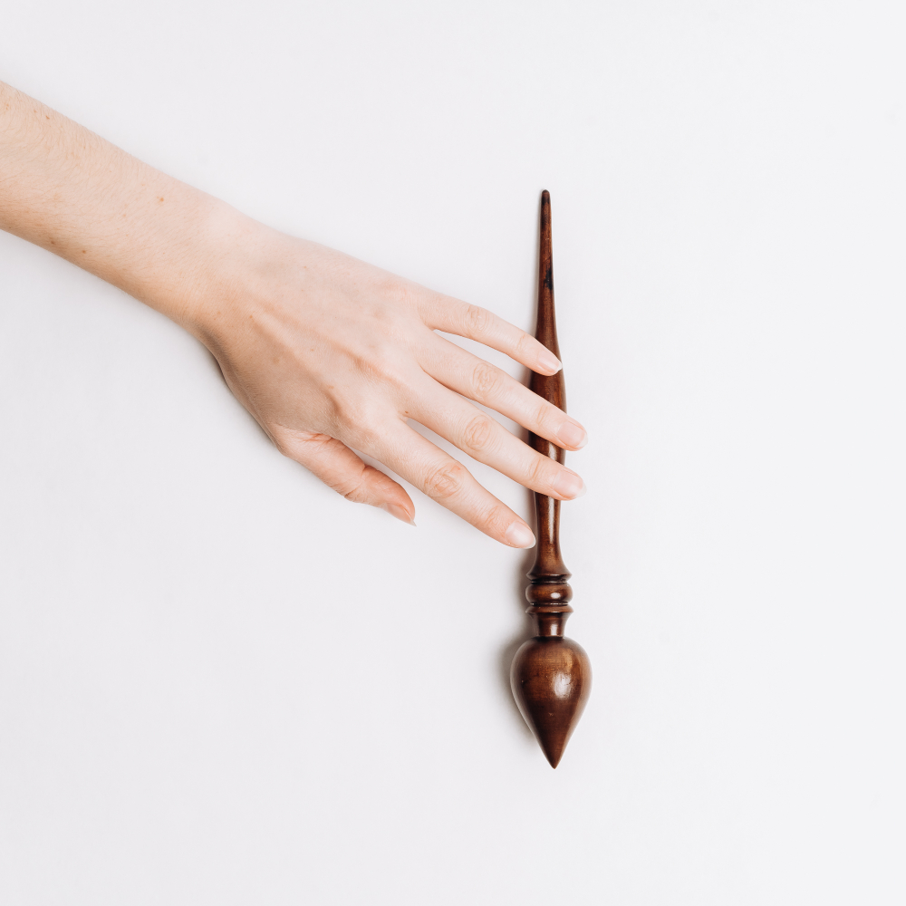 Опорное веретено для прядения из древесины сибирского кедра 280 мм. B78