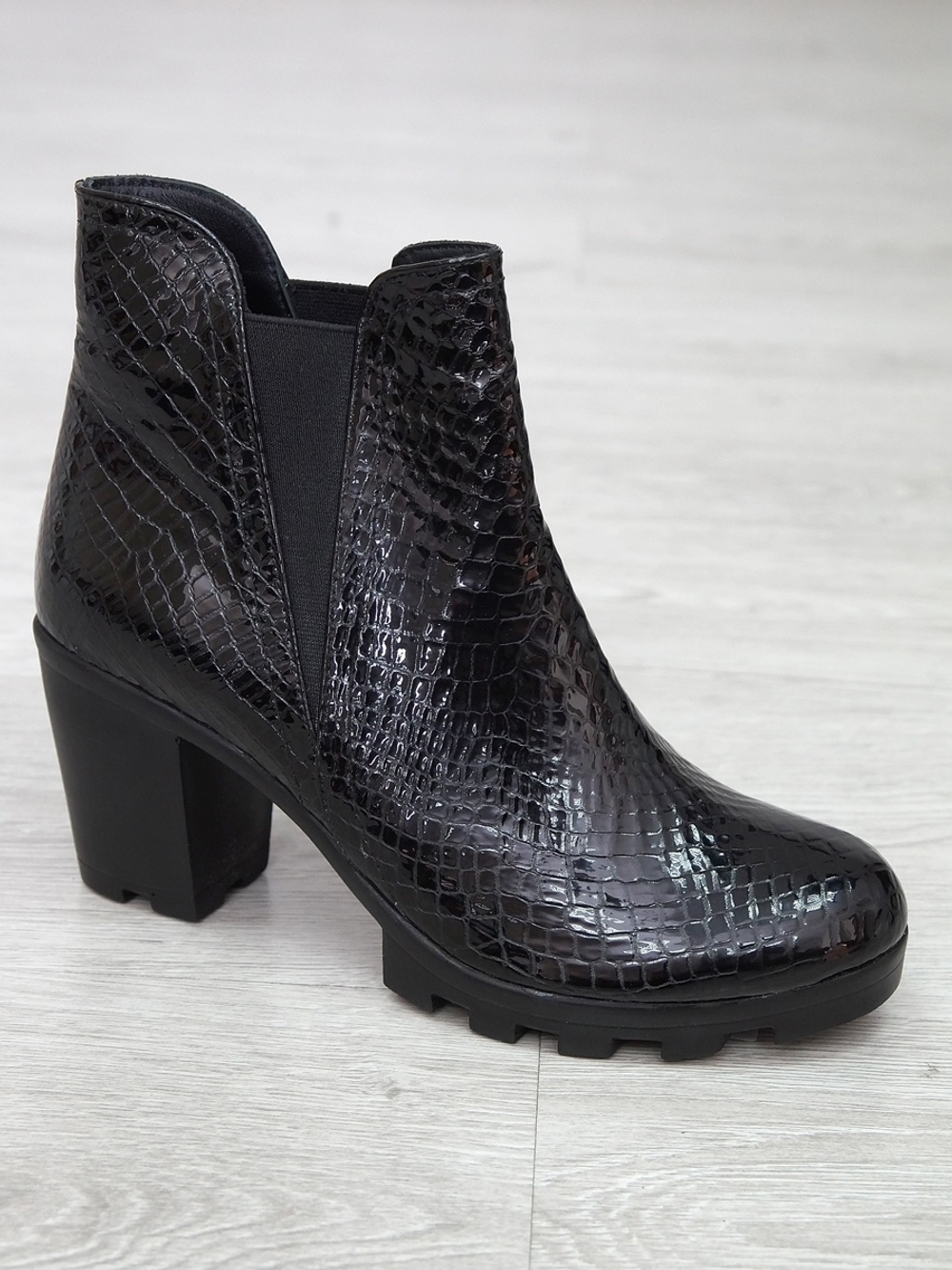 Полусапожки женские AMATO 780-70