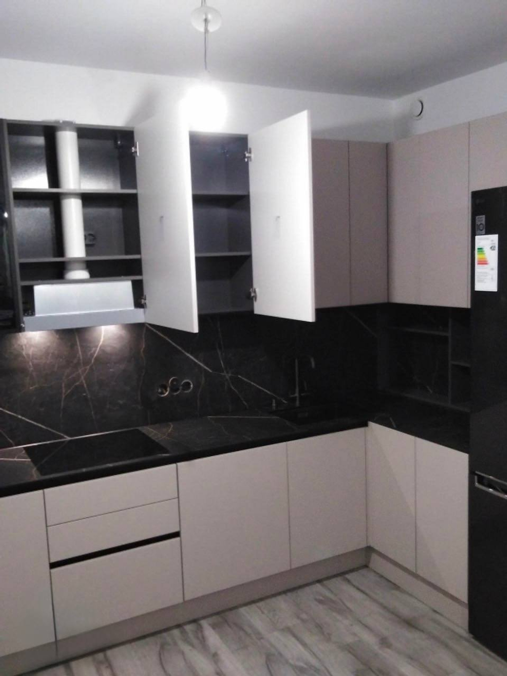 Современная кухня с надежной фурнитурой Hettich