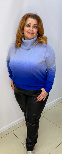 Тонкий свитер с переходом цвета.