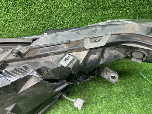 Битая Фара левая Toyota RAV4 5 XA50 (18-нв) LED