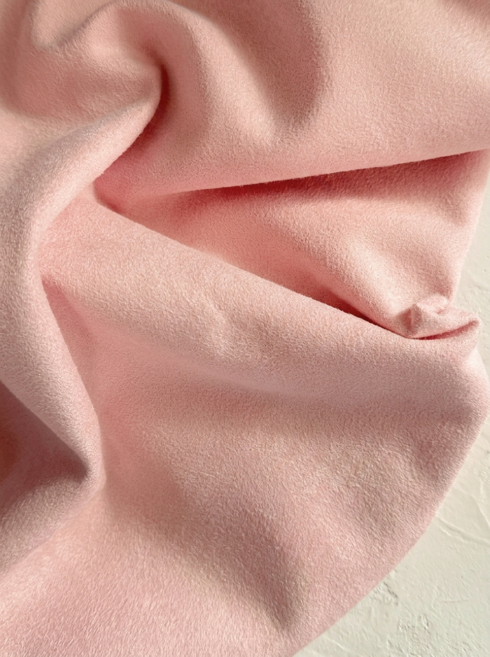 Искусственная розовая замша на скубе, для внутреннего ушка и иного оформления деталей, плотность 420 г/м пог.