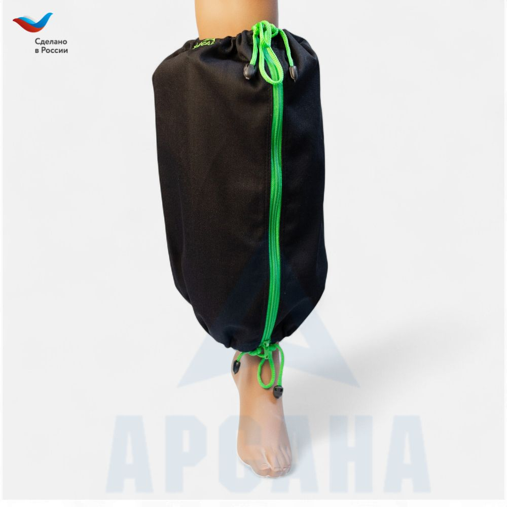 Чехол на аппарат внешней фиксации на голени, с открытой стопой. Ткань саржа, цвет изделия черный, цвет молнии зеленый. Размер GO-2