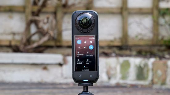 Экшн-камера Insta360 X5