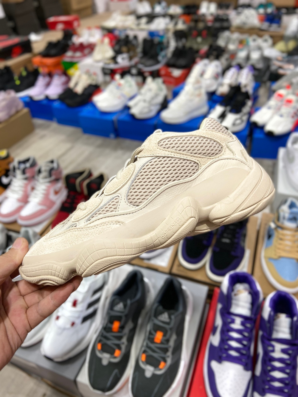 Купить кроссовки Adidas Yeezy 500 в Москве