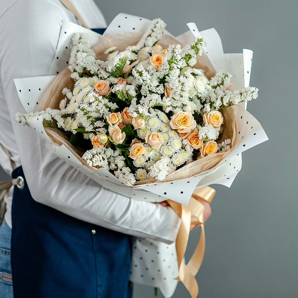 Полевой букет в светлых тонах