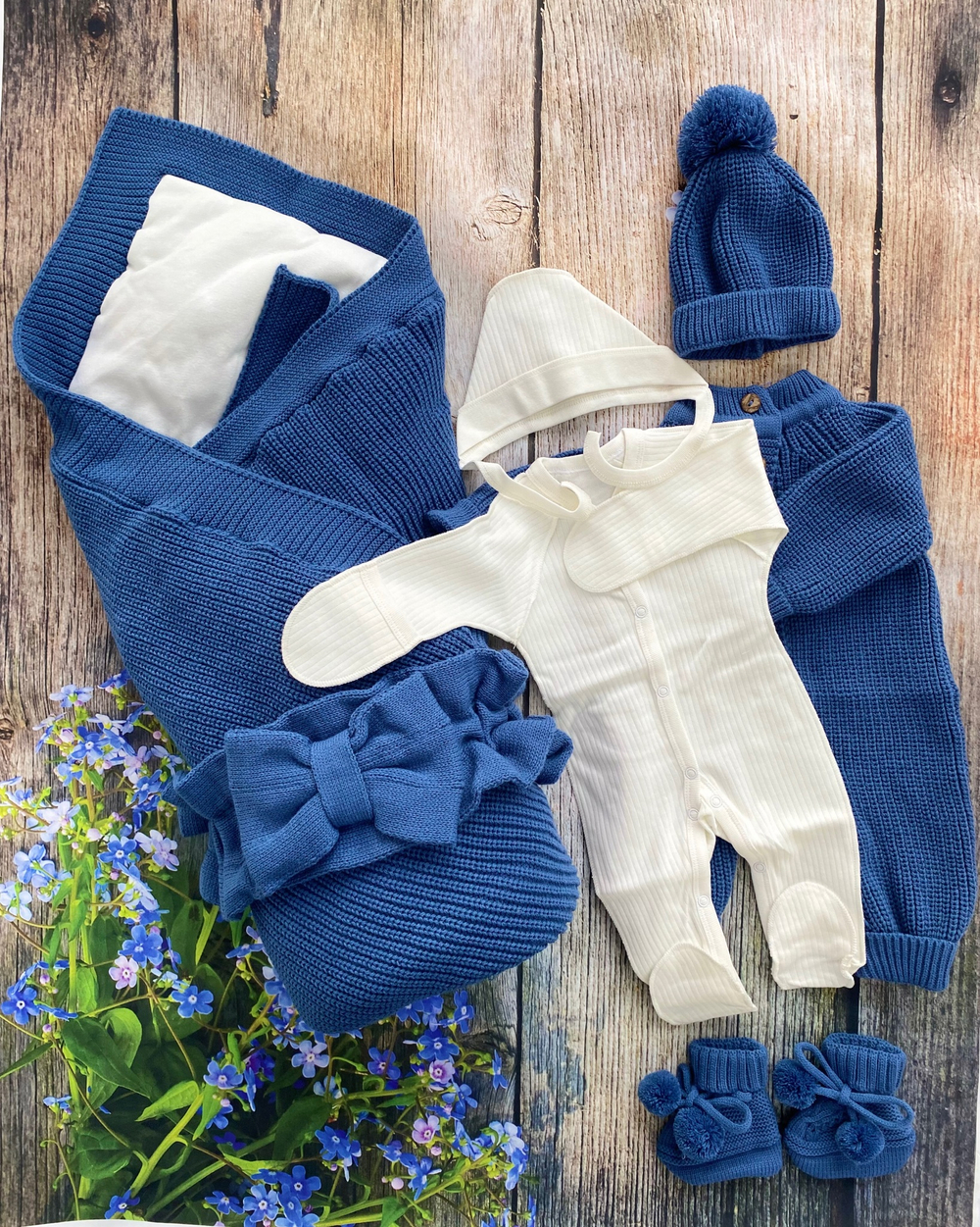 Вязаный комплект на выписку 6 предметов  "Twin" (Од. ут., бант, пин., комбинезон, шапка, нат. компл) (Цвет: Фиолетовый)