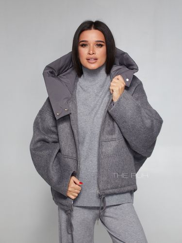Утепленная серая куртка с капюшоном