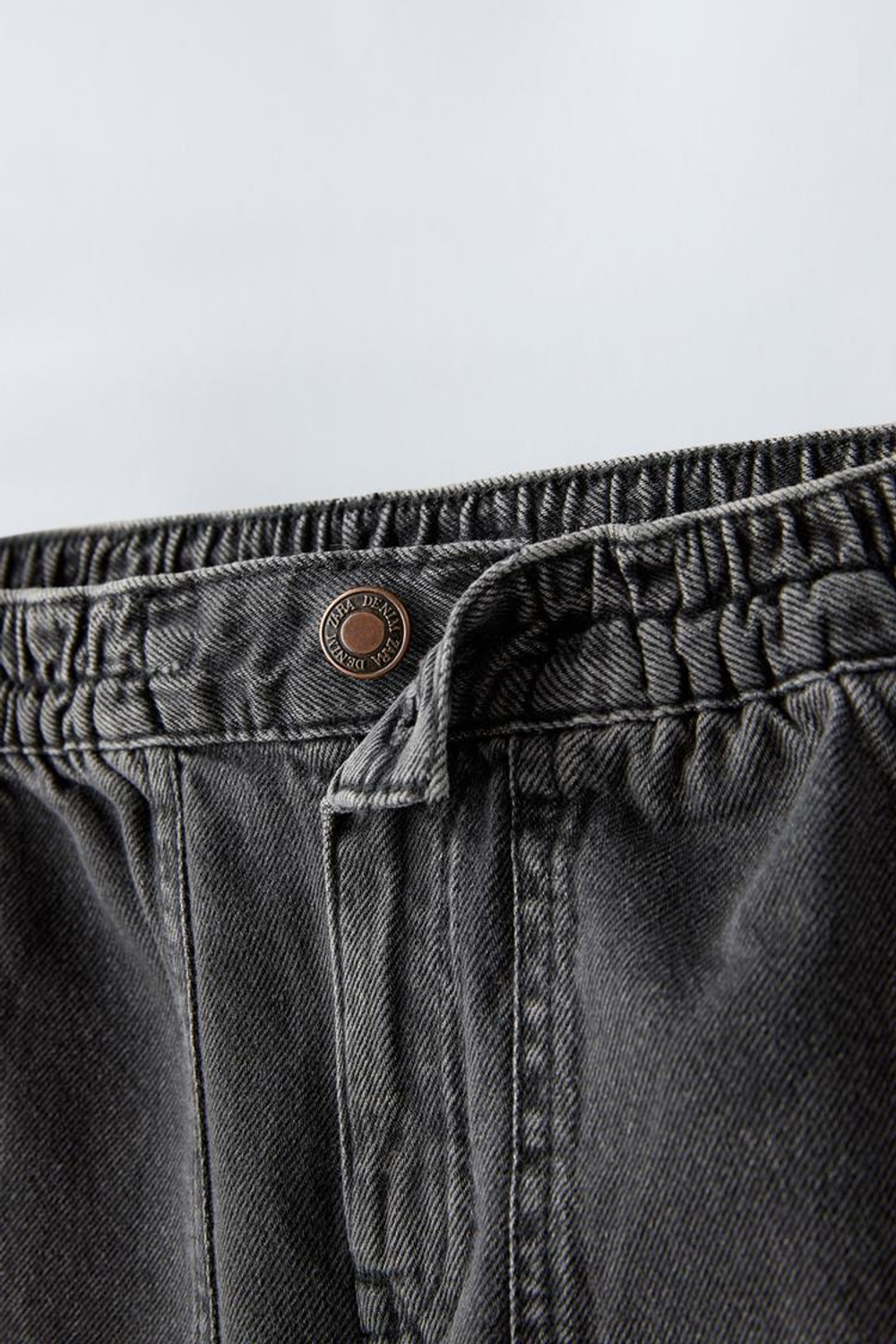 ZARA ДЖИНСЫ СТРУЯЩЕГОСЯ КРОЯ С КАРМАНАМИ, ЧЕРНЫЙ