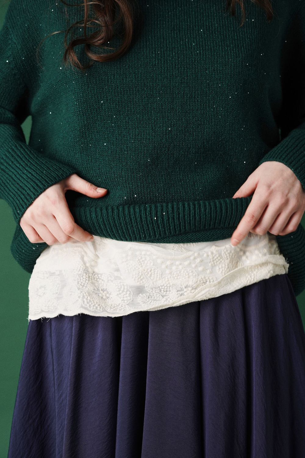 Пуловер "Бенгальские огни" из кашемира с мериносом темно-зеленого цвета и золотыми пайетками ПРЕДЗАКАЗ