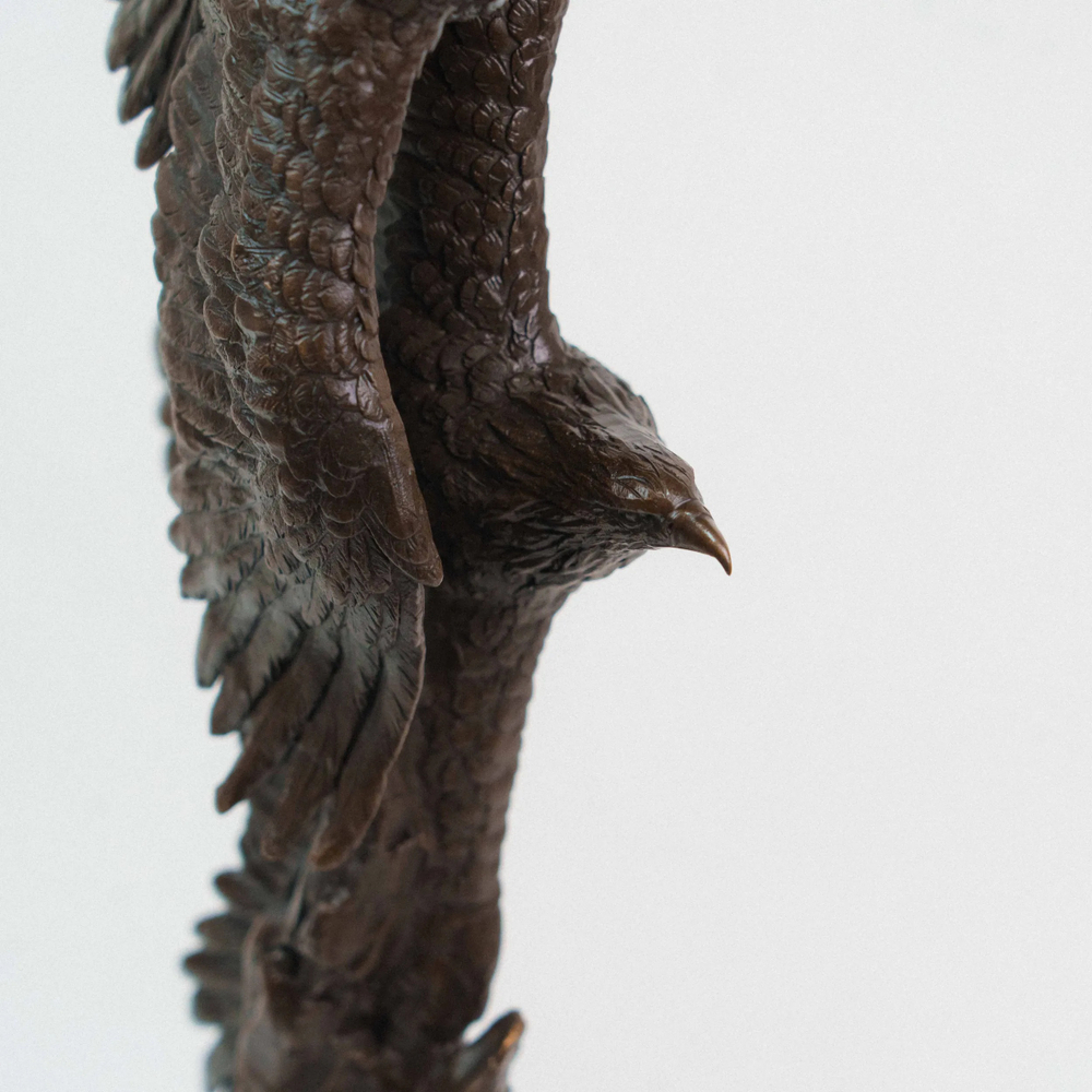 Кабинетная скульптура «Орлы в полете»