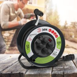 Удлинитель силовой ЭРА RMx-4es-3x1.5-50m-IP44(KG) на металлической катушке c заземлением 4 розетки 50м КГ 3х1.5мм2 | Силовые удлинители