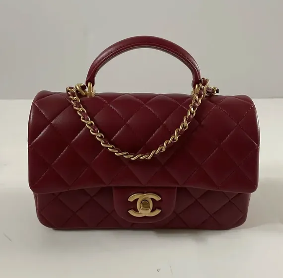Стеганая сумка Chanel с ручкой