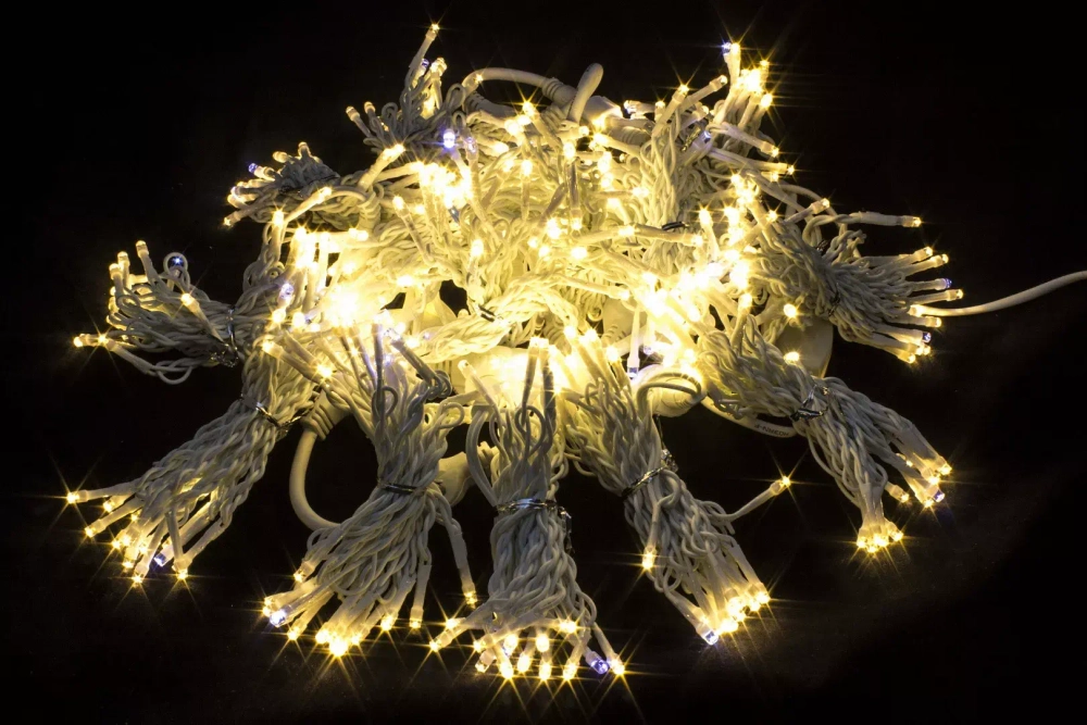 Светодиодный занавес с мерцающим диодом 2*3 м., 420 теплых белых LED ламп, белый провод, Winner Light (ww.03.6W.420+)