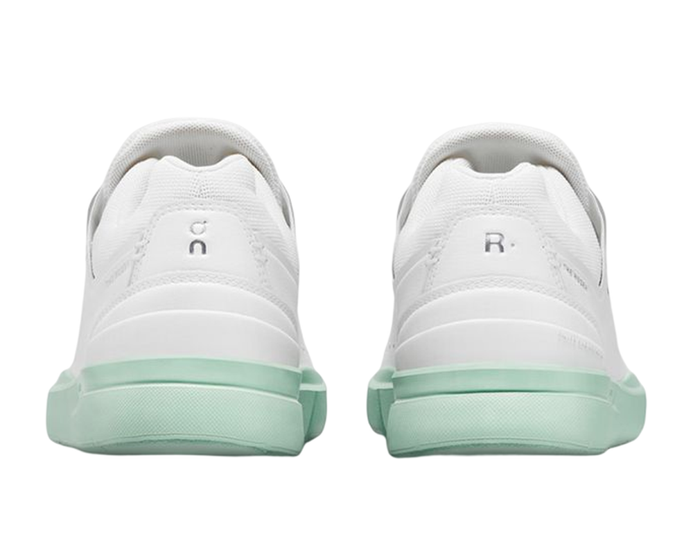 Женские КроссовкиOn The Roger Advantage - белый