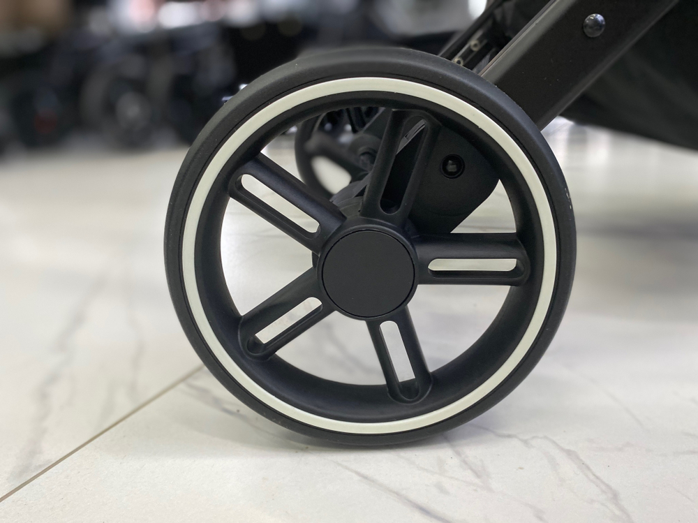 Коляска прогул. TRIP (2кол.(14см)2кол.(19см), съемн.бамп.) (Indigo) (черный)