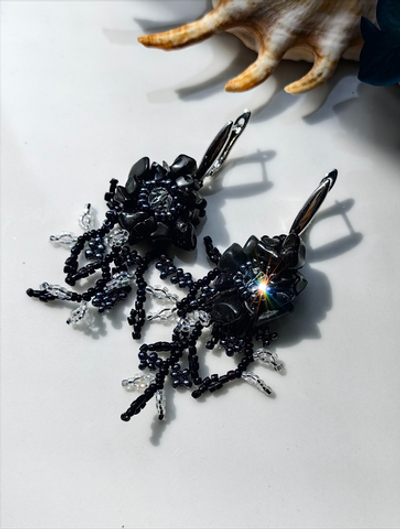 Серьги "Цветы" ручной работы из бисера с камнем камнем агат и кристаллами Swarovski