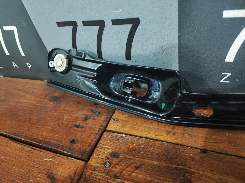 Направляющая стеклоподъемника Volkswagen Golf 6  Б/У Оригинал 5k1837730aa