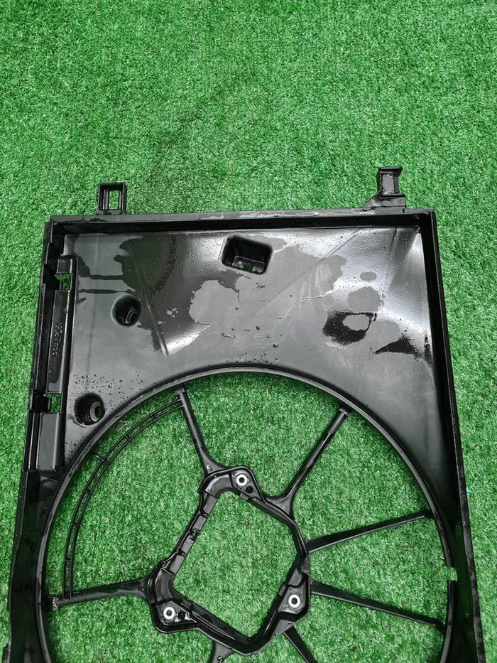 Диффузор вентилятора Lexus UX (2018-н.в.)