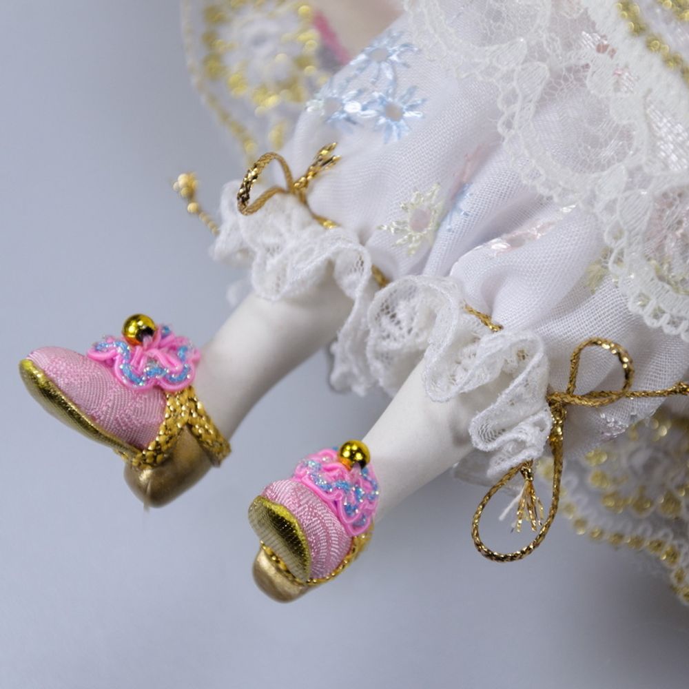 Кукла Маша с щелкунчиком