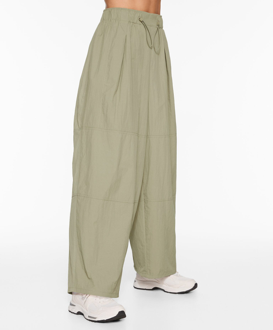 Oysho Широкие брюки из водоотталкивающей ткани, светлый хаки