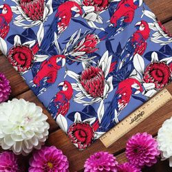 Ткань дюспо красные попугаи в цветах