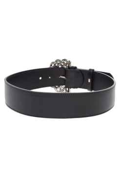 Кожаный ремень с металлической пряжкой