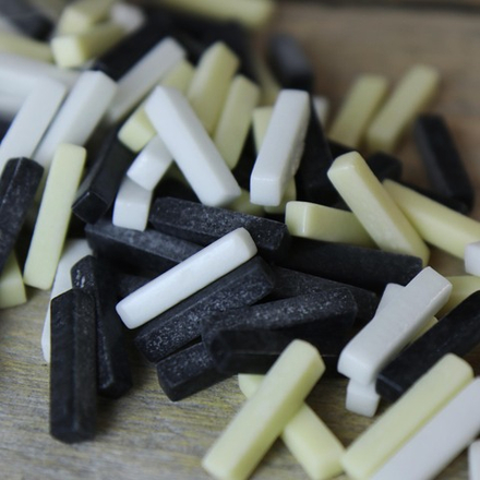 Набор стеклянной плитки черно-белых цветов DORY5 Spring 5х6х25 мм, 600 гр