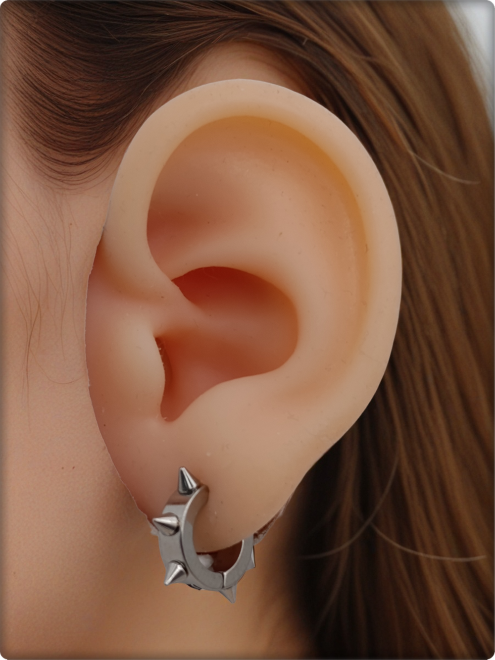 Клипса стальная с шипами для имитации пирсинга уха.