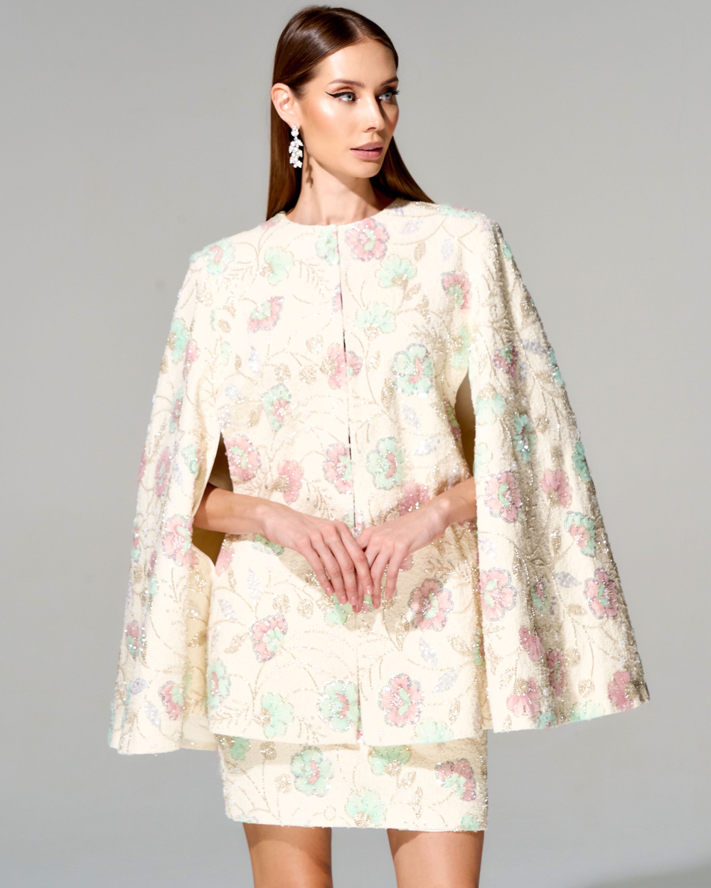 Кейп с вышивкой ручной работы