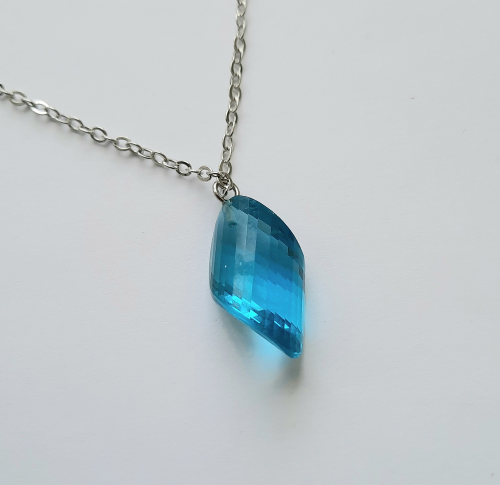 "Маджента" подвеска из коллекции "Азбука цвета"